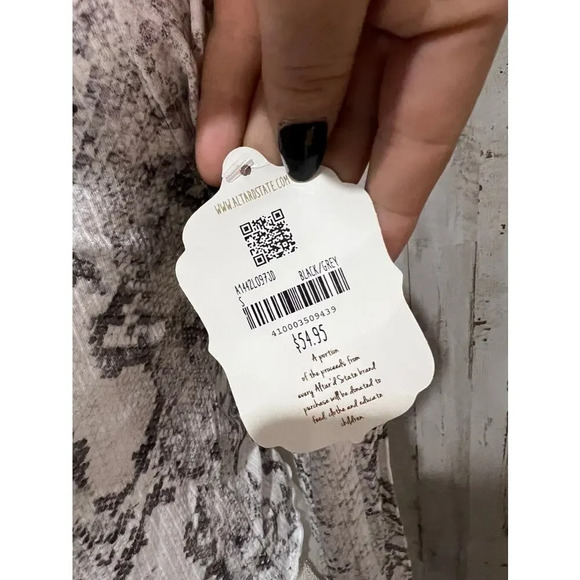 NWT Altar'd State‎ Women's Size Small Snake Skin Print Cropped V-Neck Blouse - Picture 2 of 6